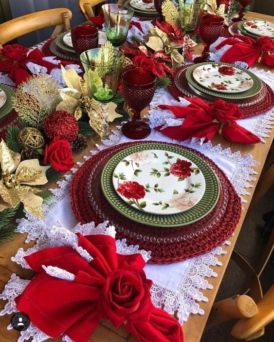 28 idées de décoration de table pour Noël 24