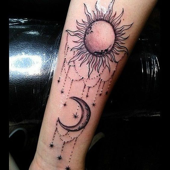30 idées de tatouages soleil lune pour femme