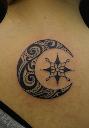 30 idées de tatouages soleil lune pour femme 2