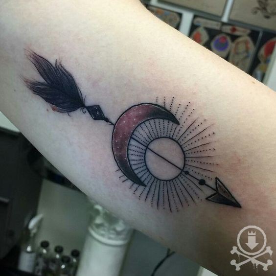 30 idées de tatouages soleil lune pour femme 3