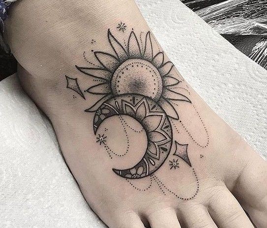 30 idées de tatouages soleil lune pour femme 8
