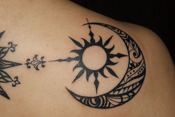 30 idées de tatouages soleil lune pour femme 11