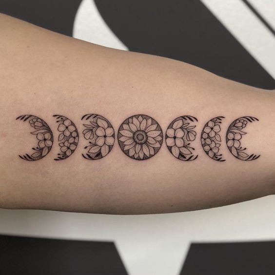 30 idées de tatouages soleil lune pour femme 13