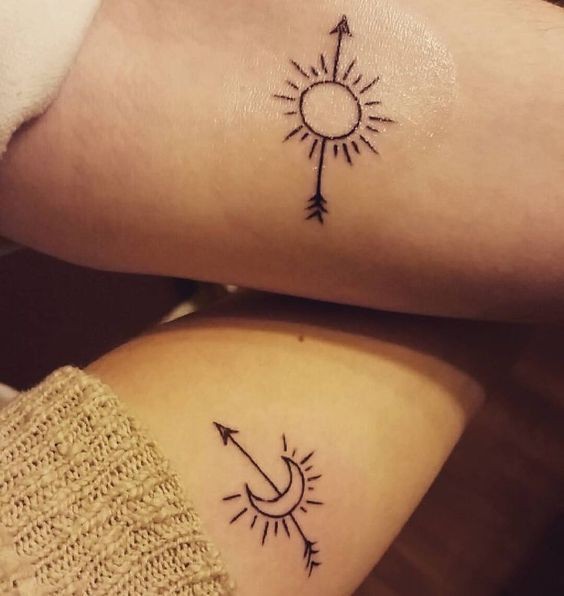 30 idées de tatouages soleil lune pour femme 15