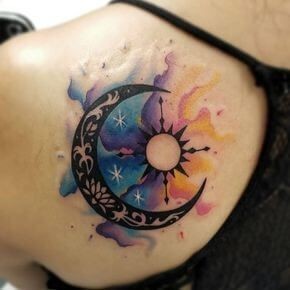 30 idées de tatouages soleil lune pour femme 16