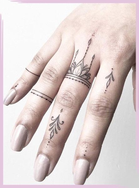 20 top idées de tatouage doigt mandala pour femme 3