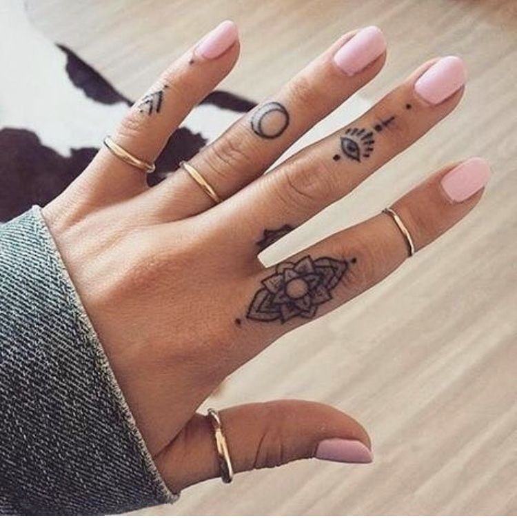 20 top idées de tatouage doigt mandala pour femme 5