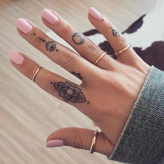 20 top idées de tatouage doigt mandala pour femme 13