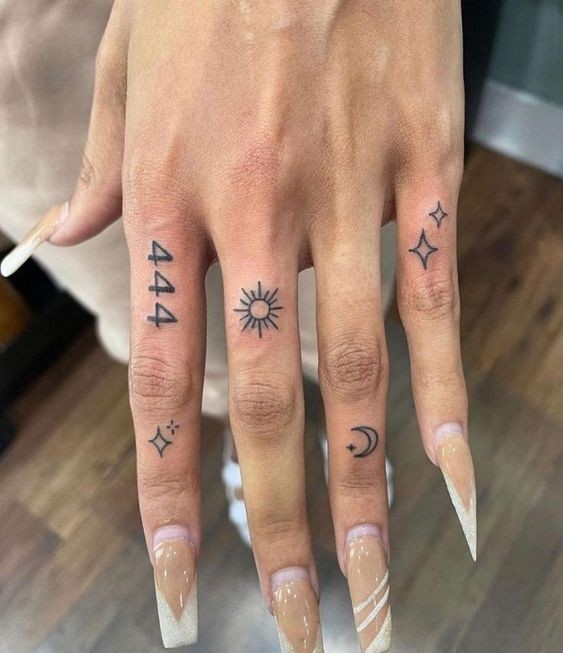 20 top idées de tatouage doigt mandala pour femme 16
