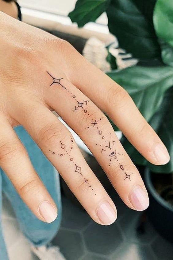 20 top idées de tatouage doigt mandala pour femme 17