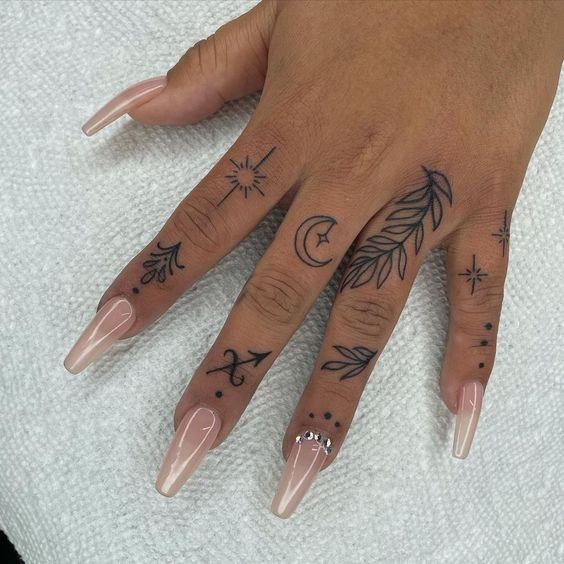20 top idées de tatouage doigt mandala pour femme 19