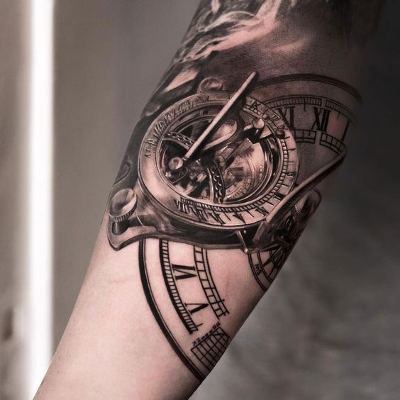 30 top idées de tatouage horloge date de naissance 4