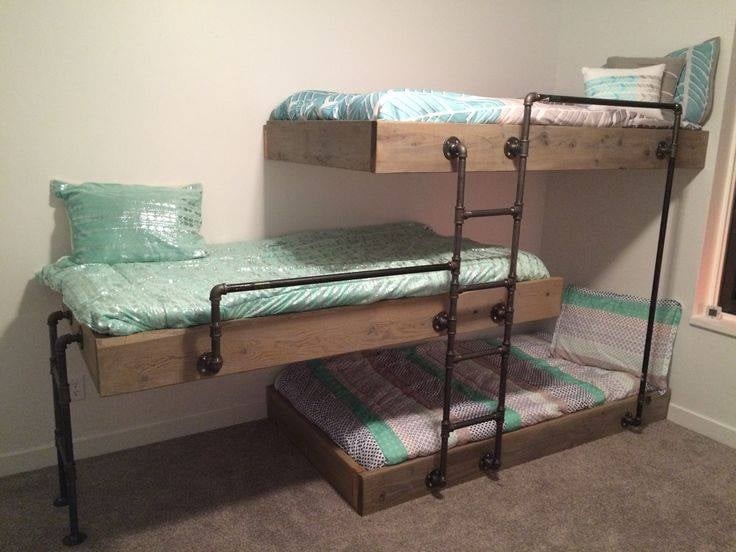 16 idées de lits triples pour économiser de l'espace dans une chambre 16