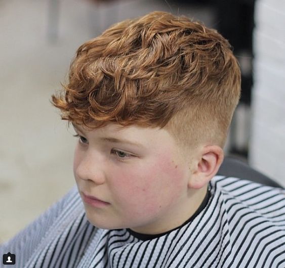 19 idées de coupes de cheveux pour petit garçon 13