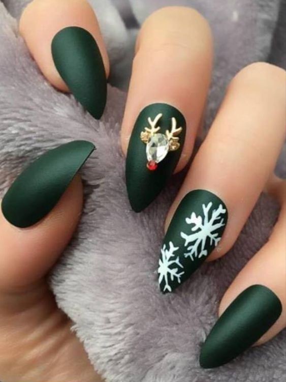 55 Nails art de Noël pour déballer vos cadeaux en beauté 4