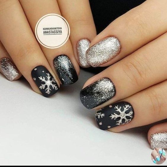 55 Nails art de Noël pour déballer vos cadeaux en beauté 12