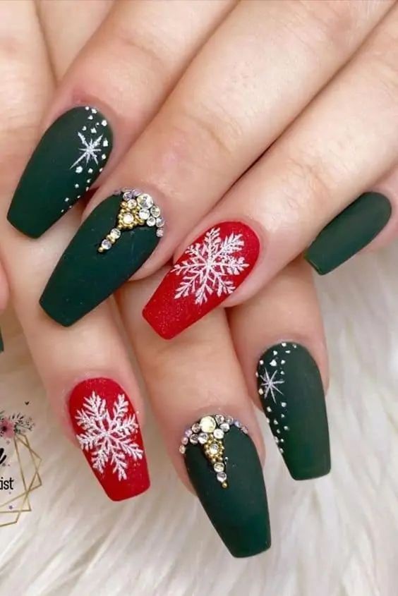 55 Nails art de Noël pour déballer vos cadeaux en beauté 15