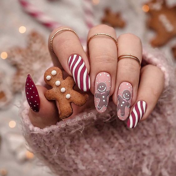 55 Nails art de Noël pour déballer vos cadeaux en beauté 21
