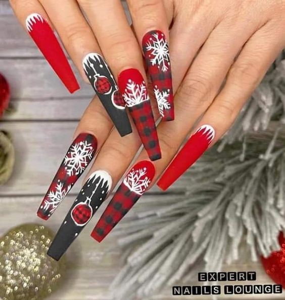 55 Nails art de Noël pour déballer vos cadeaux en beauté 37