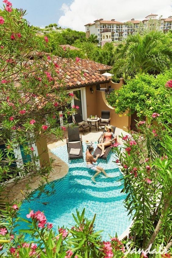 12 incroyables mini piscine pour embellir un jardin 9