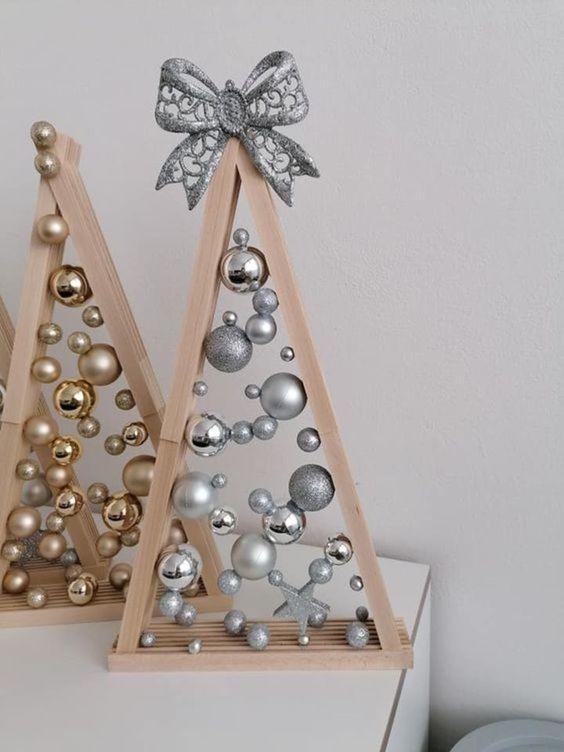 Top 18 des décorations de Noël en forme de triangle avec des boules 2