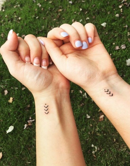 29 idées de tatouages de sœurs pour vous et votre sœur 28