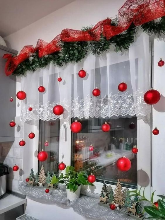 12 Idées de déco de Noël pour embellir la fenêtre 10