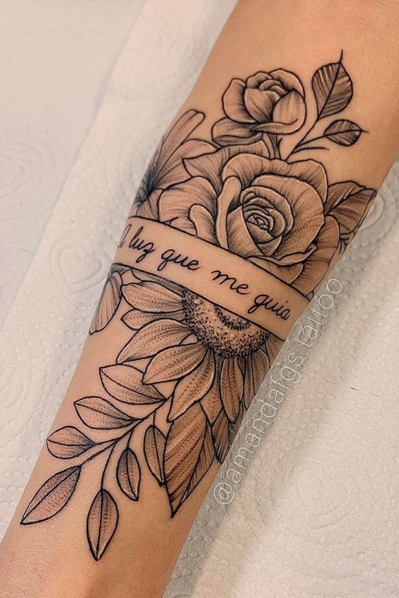 54 Tatouages fleur avantbras qui rendent une femme irrésistible