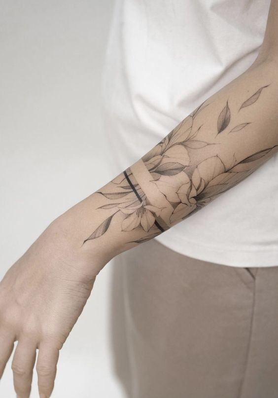 54 Tatouages fleur avant-bras qui rendent une femme irrésistible 14