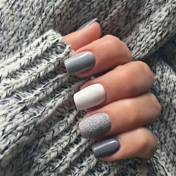 20 idées d'ongles gris que vous allez adorer 16