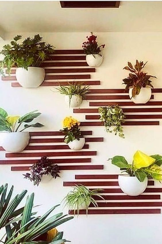 31 idées de jardinières murales en bois pour vos plantes 22