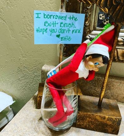 102 idées hilarantes d'elfes sur l'étagère qui rendront votre Noël magique 37