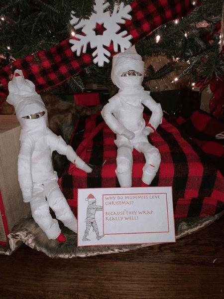 102 idées hilarantes d'elfes sur l'étagère qui rendront votre Noël magique 41