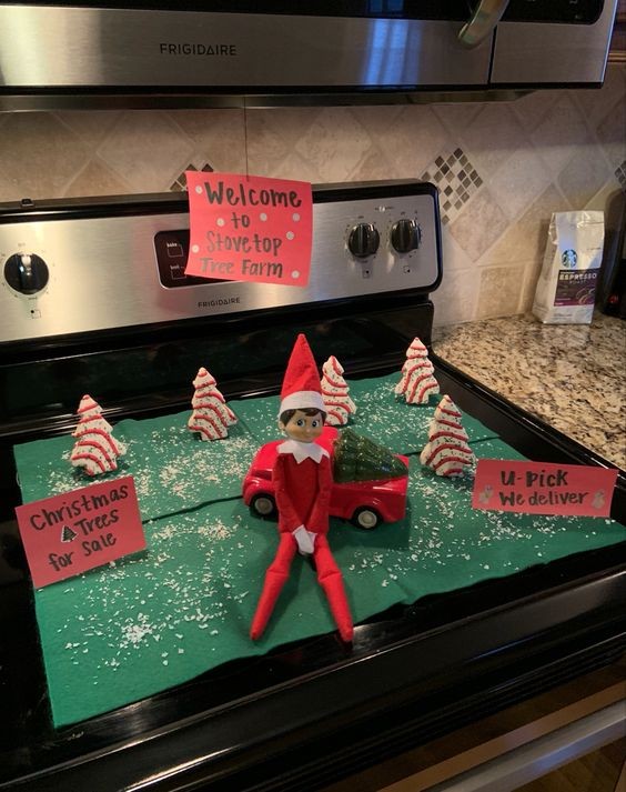 102 idées hilarantes d'elfes sur l'étagère qui rendront votre Noël magique 54