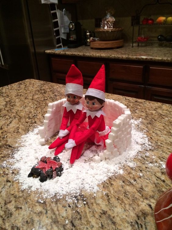 102 idées hilarantes d'elfes sur l'étagère qui rendront votre Noël magique 58