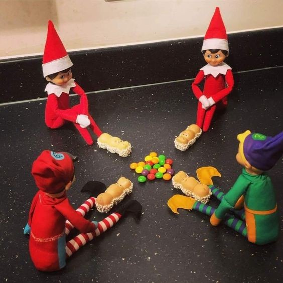 102 idées hilarantes d'elfes sur l'étagère qui rendront votre Noël magique 73
