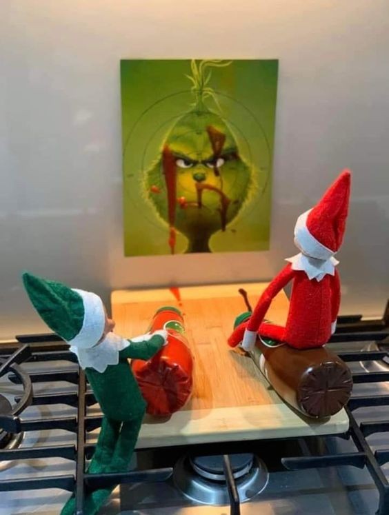 102 idées hilarantes d'elfes sur l'étagère qui rendront votre Noël magique 74