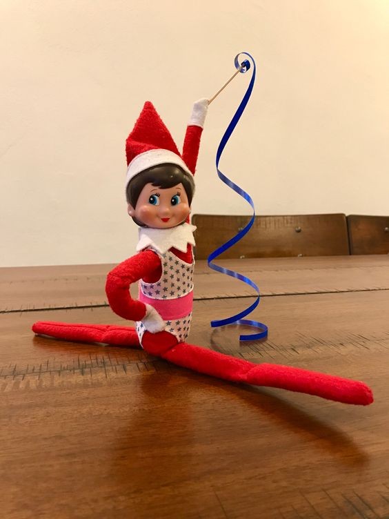 102 idées hilarantes d'elfes sur l'étagère qui rendront votre Noël magique 75 102 idées hilarantes d'elfes sur l'étagère qui rendront votre Noël magique 75