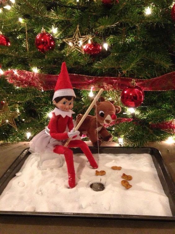 102 idées hilarantes d'elfes sur l'étagère qui rendront votre Noël magique 92