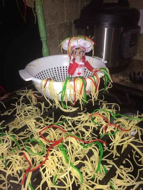 102 idées hilarantes d'elfes sur l'étagère qui rendront votre Noël magique 93 102 idées hilarantes d'elfes sur l'étagère qui rendront votre Noël magique 93