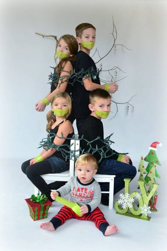 17 Idées de séances photos de famille à faire à Noël 16