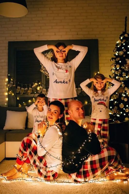 17 Idées de séances photos de famille à faire à Noël 19