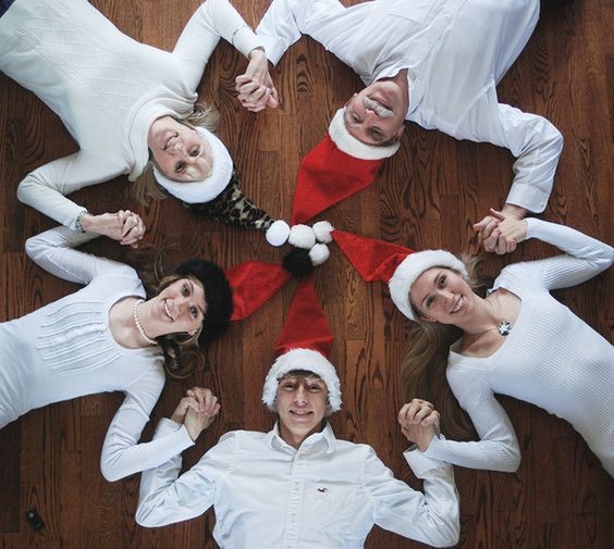 17 Idées de séances photos de famille à faire à Noël 5