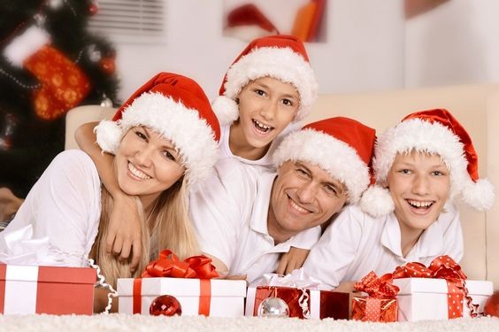17 Idées de séances photos de famille à faire à Noël 6