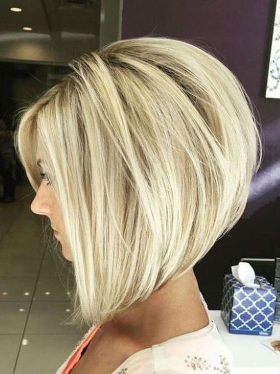 20 Carrés plongeants longs qui rendent une femme irrésistible 22 20 Carrés plongeants longs qui rendent une femme irrésistible 22