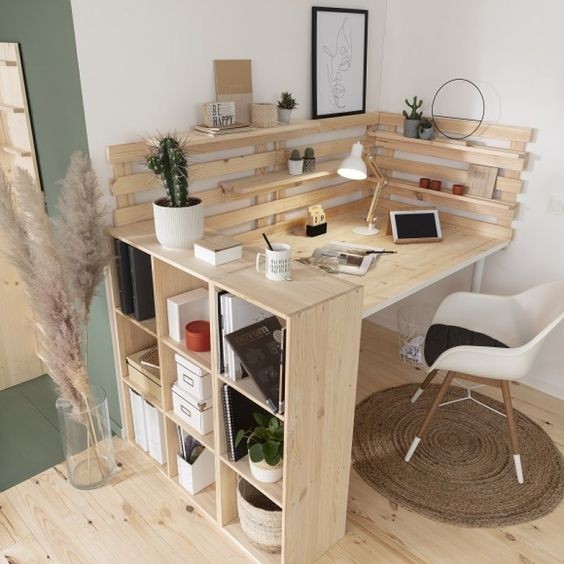 17 idées de bureaux en palettes pour votre espace de travail 18