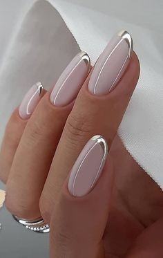 25 manucures minimalistes pour un style intemporel et élégant 21 25 manucures minimalistes pour un style intemporel et élégant 21