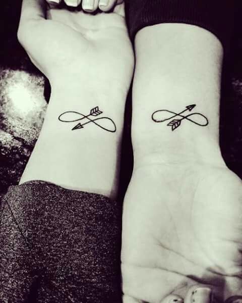 25 petits tatouages sœurs pour célébrer votre lien spécial 13 25 petits tatouages sœurs pour célébrer votre lien spécial 13