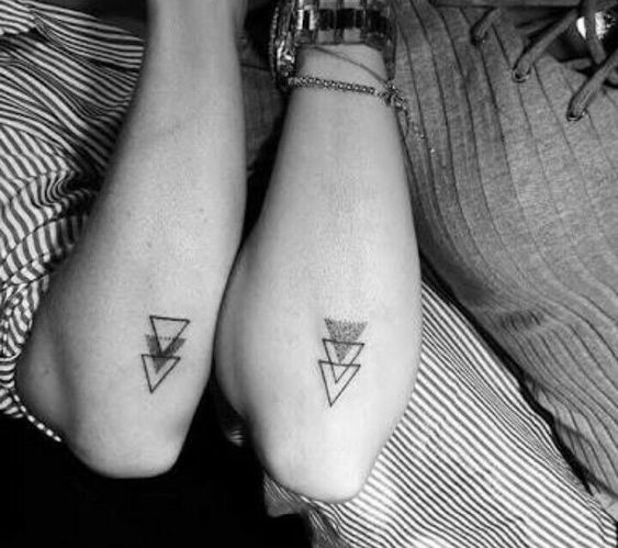 25 petits tatouages sœurs pour célébrer votre lien spécial 19 25 petits tatouages sœurs pour célébrer votre lien spécial 19
