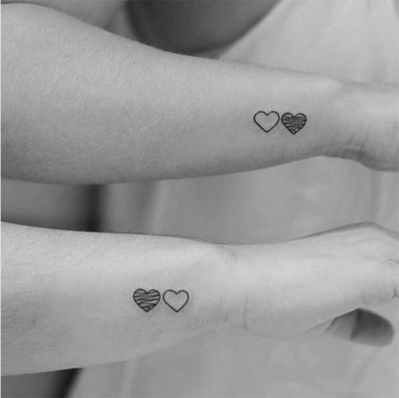 25 petits tatouages ​sœurs pour célébrer votre lien spécial 4